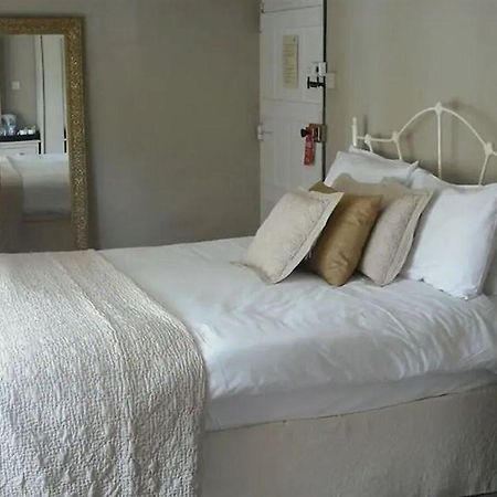 The Fox Goes Free Hotel Chichester Buitenkant foto