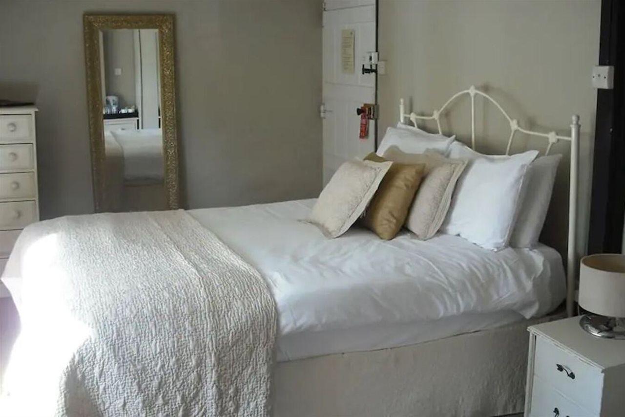 The Fox Goes Free Hotel Chichester Buitenkant foto